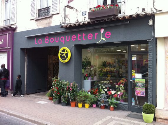 Création et pose de l'enseigne pour la boutique La Bouquetterie à Coulommiers