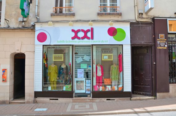 Création et pose de l'enseigne pour la boutique XXL à Coulommiers