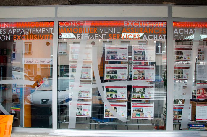 Création et pose de la nouvelle enseigne d'Histoire d'Home à saint germain. façade