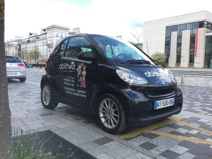Marquage publicitaire de la Smart de abithéa Val d’Europe