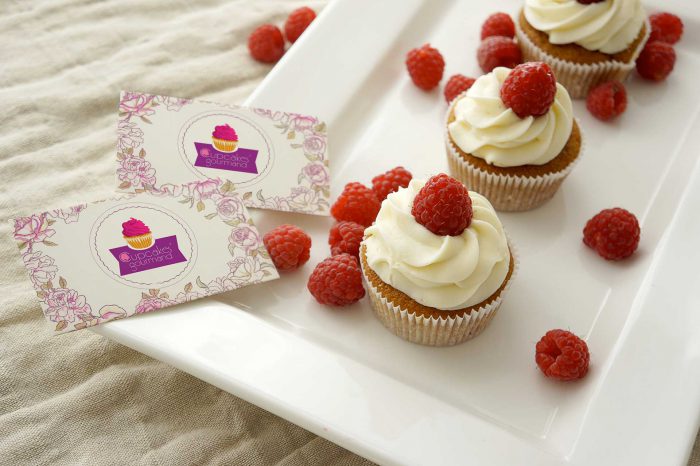 Cartes de visite personnalisées avec le logo Cupcakes’Gourmand de la pâtissière Johana Lemeunier