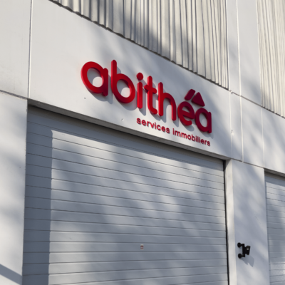 Lettres découpées enseigne abithéa.