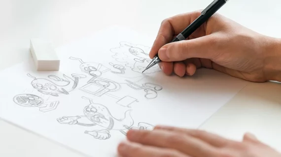 Croquis préparatoire de la mascotte au crayon sur papier